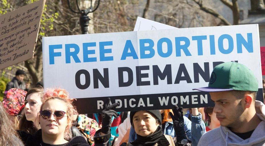Chcą aborcji na życzenie do 18. tygodnia. Podpierają się sondażem zleconym przez firmę aborcyjną