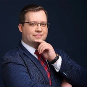 Lewica „wreszcie” zlikwiduje Fundusz Kościelny. I tak od 22 lat – komentuje dr Łukasz Bernaciński