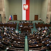 „Nie przejdzie w polskim Sejmie” – szef MON o likwidacji Funduszu Kościelnego
