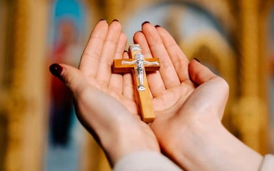 Nie wierzą, ale szukają Boga. Dlaczego zabiera się im lekcje religii? – katecheci o badaniach nad młodzieżą 